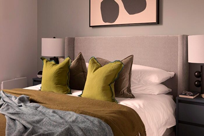 Apartment To Rent In Dockside, Edinburgh, EH6