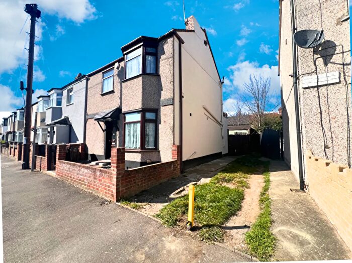 4 Bedroom Terraced House To Rent In Heath Road, Romford, London, RM6