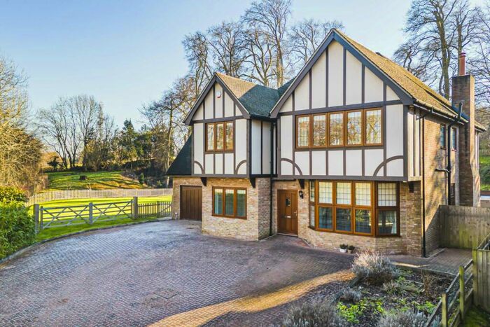 6 Bedroom Detached House To Rent In Executive Home In Premier Location, HP3