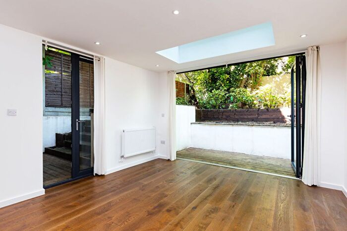 3 Bedroom Flat To Rent In Kyverdale Road, London, N16