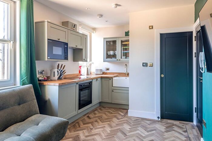 2 Bedroom Flat To Rent In Brighton Road, Bristol, BS6