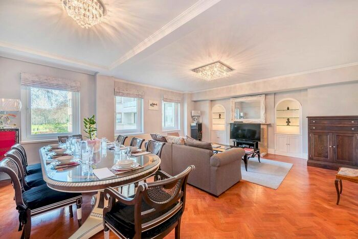 3 Bedroom Flat To Rent In Arlington Street, St James's, London, SW1A