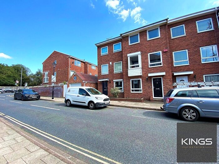 4 Bedroom Town House To Rent In Warblington Street, Portsmouth, PO1