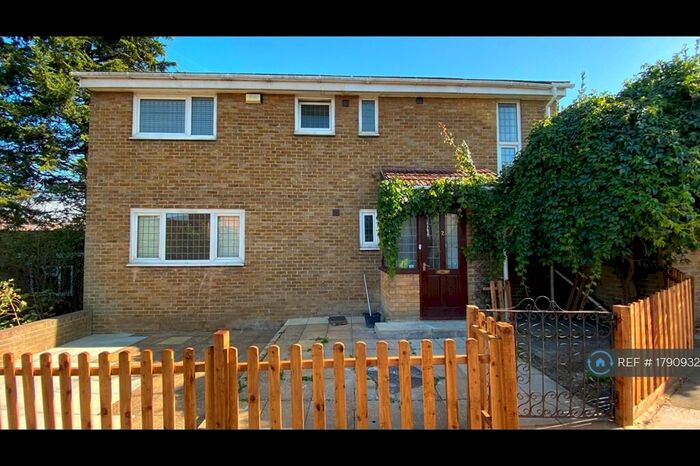 5 Bedroom Detached House To Rent In Strandfield Close, London, SE18
