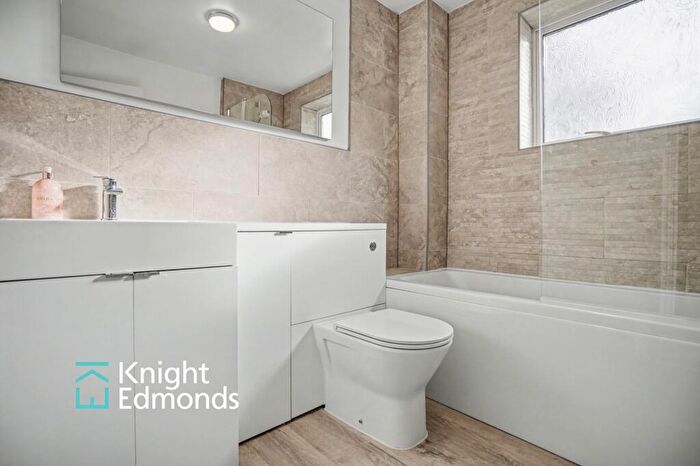 1 Bedroom Terraced House To Rent In Woodbury Road, Chatham, ME5