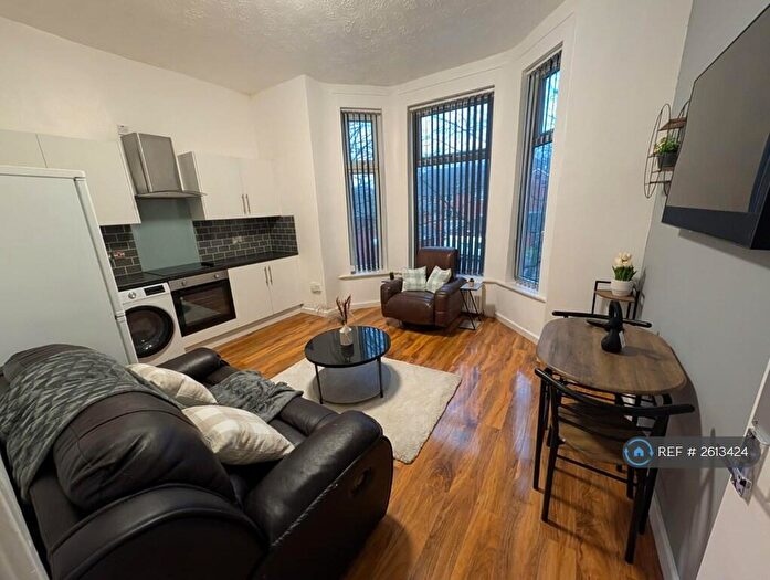 3 Bedroom Flat To Rent In Polygon Road, Manchester, M8