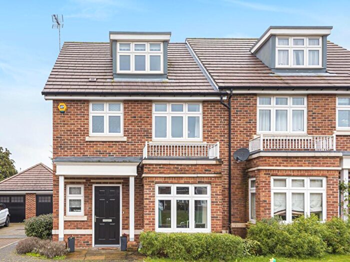 4 Bedroom Semi-Detached House To Rent In Freshers Grove, Earley, Reading, RG6