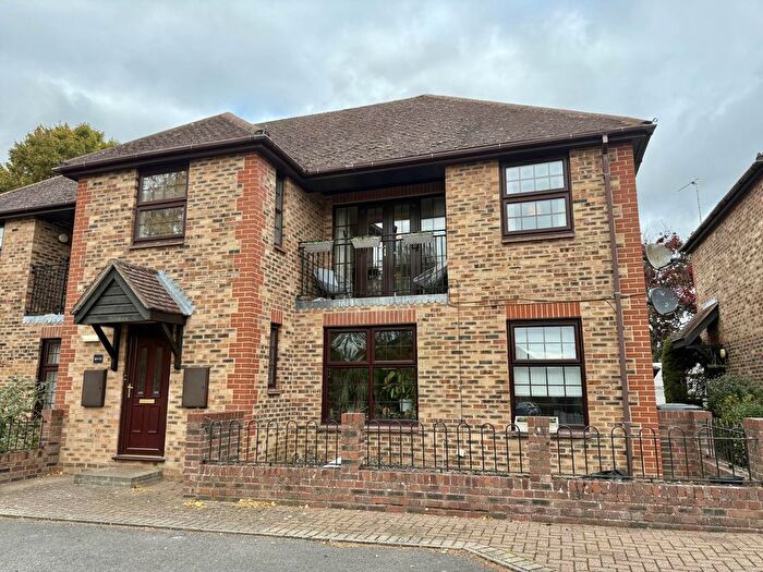 1 Bedroom Flat For Sale In Atwell Close, Wallingord, OX10