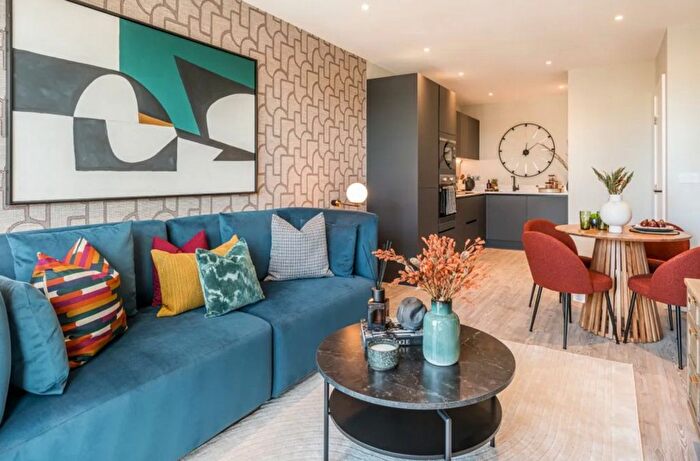 1 Bedroom Flat To Rent In Kew Bridge Rise, London, TW8