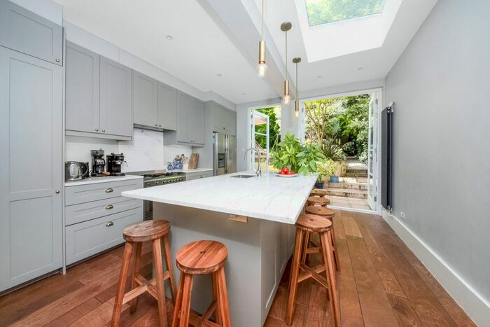 3 Bedroom Flat To Rent In Gipsy Hill, Upper Norwood, London, SE19