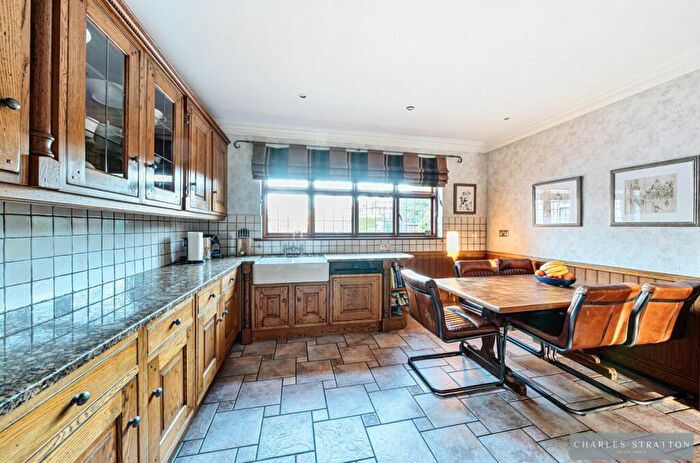 4 Bedroom Detached House For Sale In Gidea Close, Gidea Park, RM2