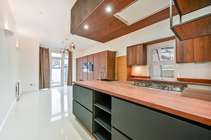 5 Bedroom Semi-detached House To Rent In St Leonards Road, Mortlake, London, SW14