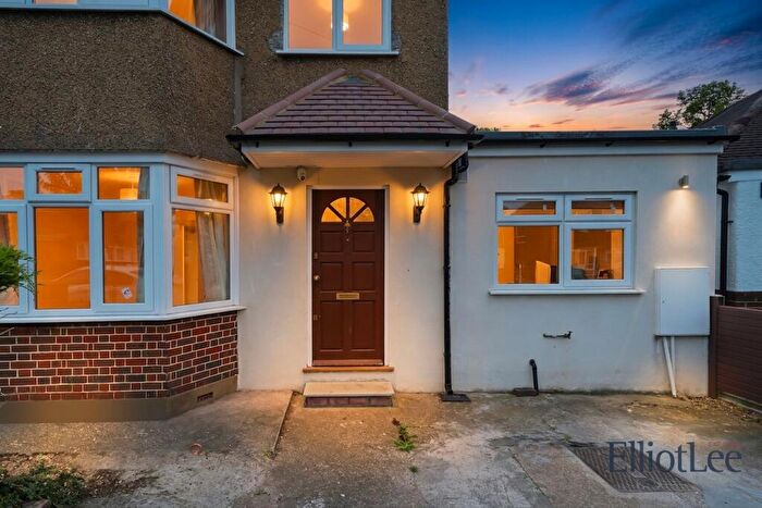 1 Bedroom Flat To Rent In The Annexe, Primrose Gardens, Ruislip, HA4