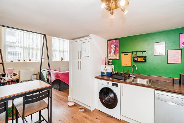 1 Bedroom Flat For Sale In Andersons Road, Southampton, SO14