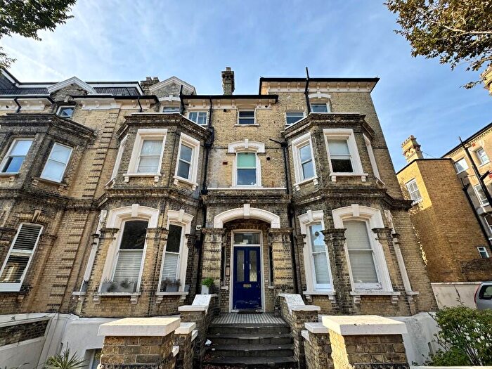 2 Bedroom Flat To Rent In Second Avenue, Hove, BN3