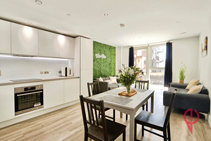 2 Bedroom Flat For Sale In North Woolwich Road, London, E16