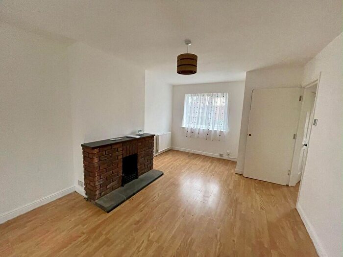 3 Bedroom Semi-Detached House To Rent In Broadlands Road, Southampton, SO17
