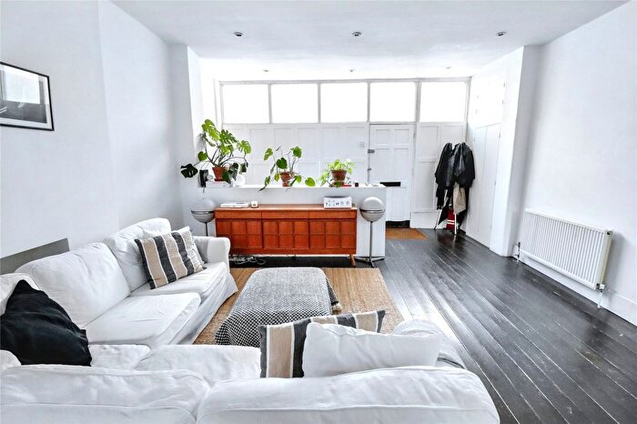 4 Bedroom Detached House To Rent In Hercules Street, Islington, London, N7