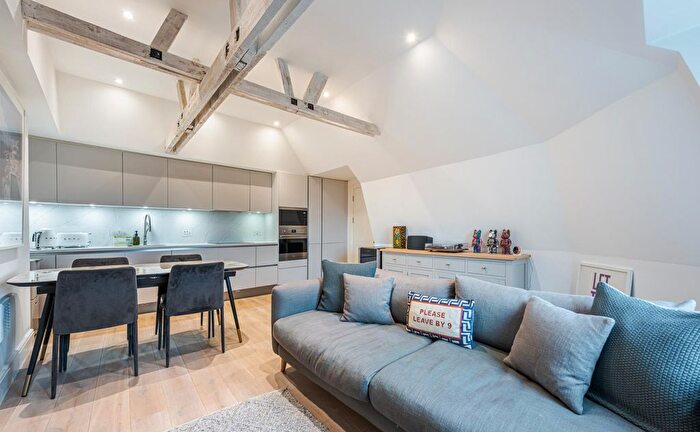 2 Bedroom Flat For Sale In Rectory Grove, London, SW4