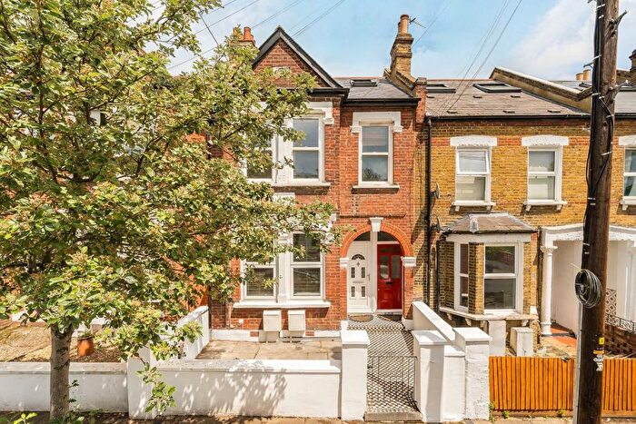 2 Bedroom Flat For Sale In Trevelyan Road, London, SW17