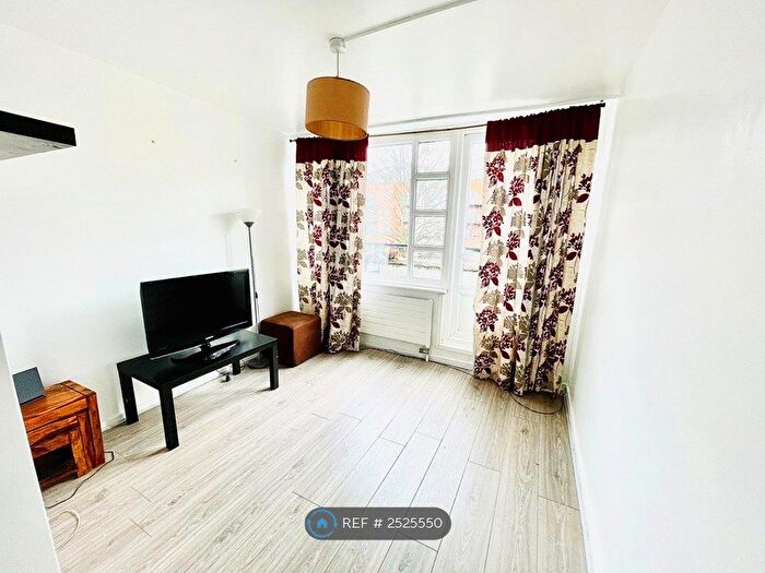 3 Bedroom Maisonette To Rent In Holly House Hawthorn Walk, London, W10