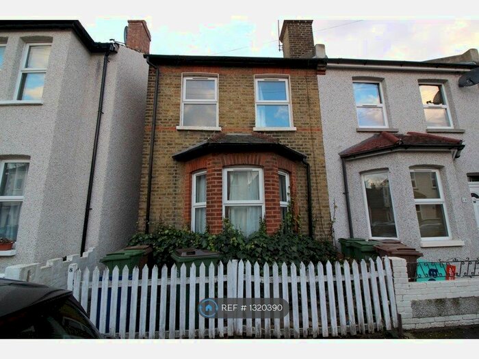 3 Bedroom Semi-Detached House To Rent In York Street, Mitcham CR4