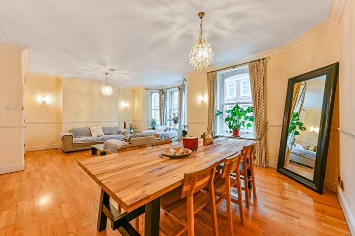 3 Bedroom Flat To Rent In Eastcastle Street, Fitzrovia, London, W1T
