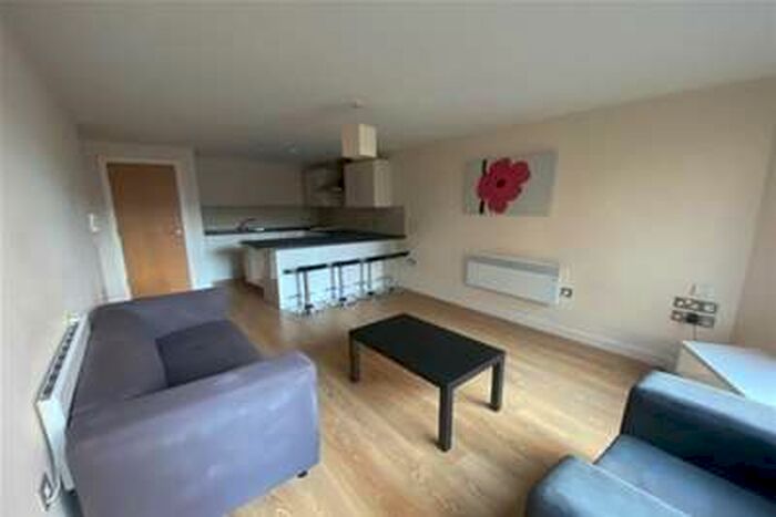 2 Bedroom Flat To Rent In Pall Mall L3