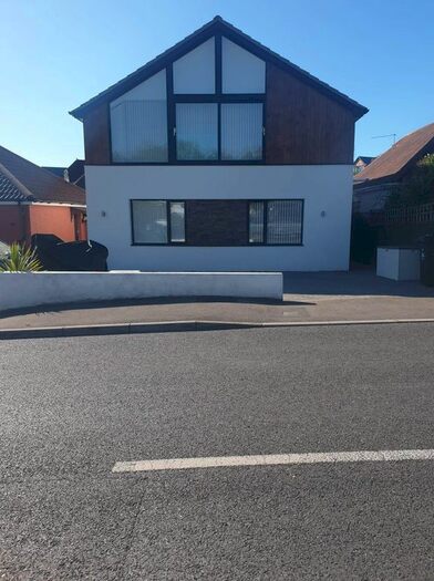 5 Bedroom Chalet To Rent In Whitecliff, Poole, BH14