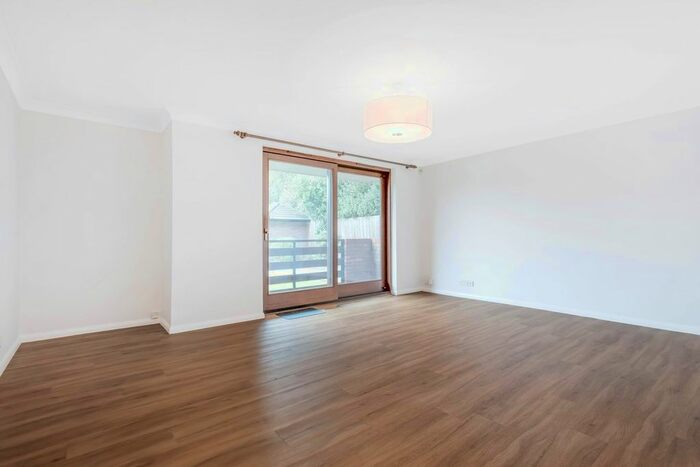 2 Bedroom Flat To Rent In Rectory Road, Beckenham, BR3