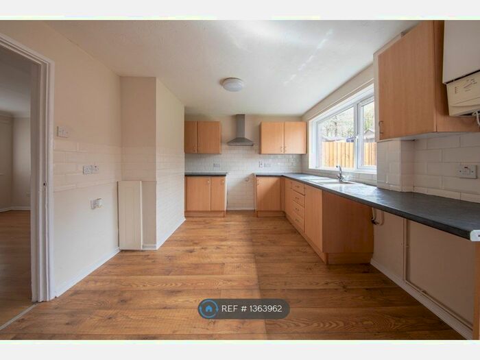 3 Bedroom Semi-Detached House To Rent In Hills Lane Drive, Telford, TF7