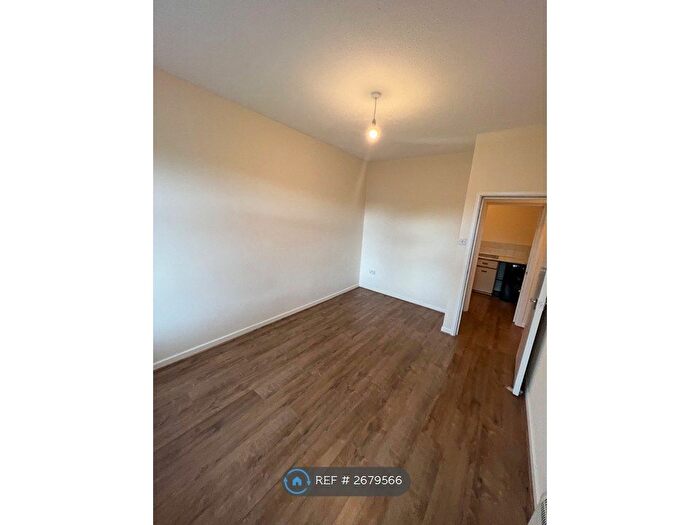 1 Bedroom Flat To Rent In Church Street, Abertillery, NP13