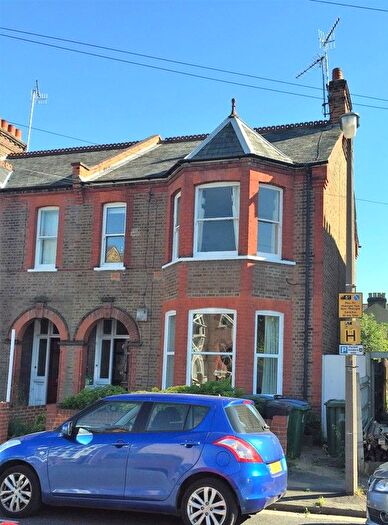 2 Bedroom Flat To Rent In Canterbury Road, Watford, WD17