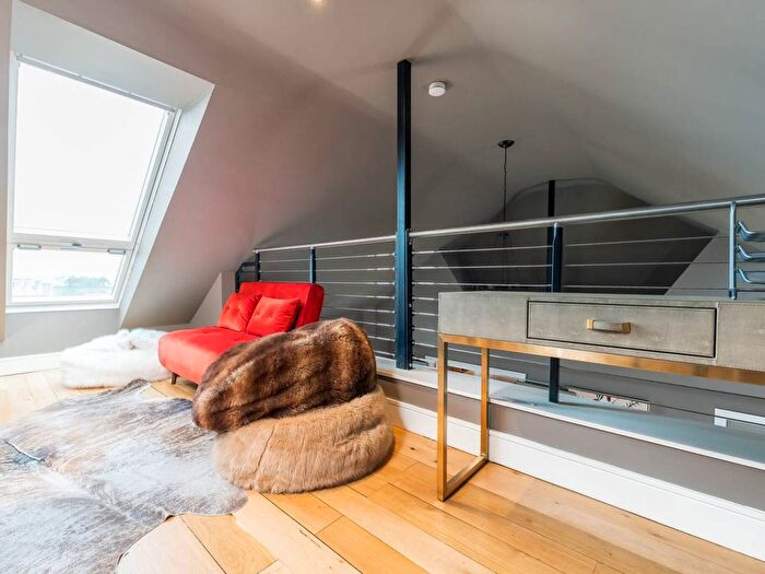 3 Bedroom Flat To Rent In Thistle Street, City Centre, Edinburgh, EH2