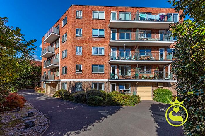2 Bedroom Flat For Sale In Surrey Road, Woodside, BH4