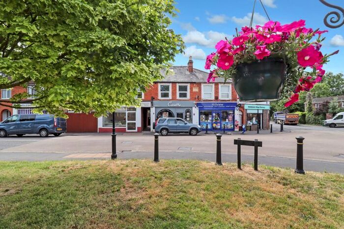 1 Bedroom Flat For Sale In Chertsey Road, Windlesham, GU20
