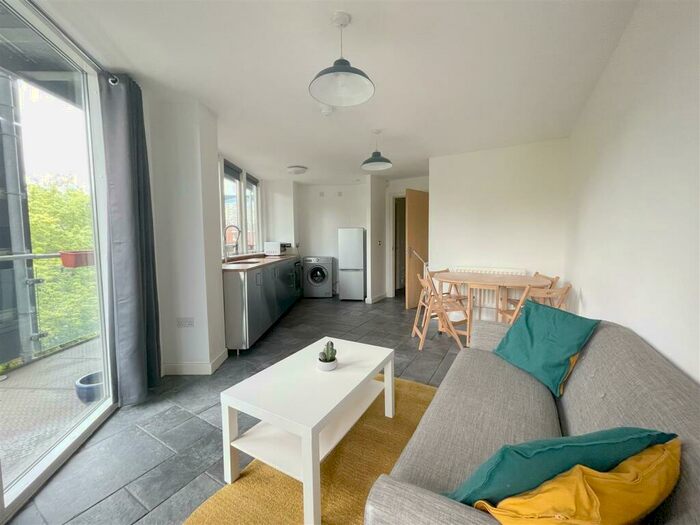 2 Bedroom Apartment To Rent In Wheeleys Lane, Park Central, B15