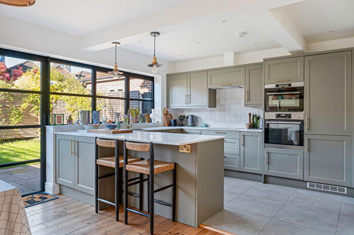 2 Bedroom Detached House For Sale In Bray Road, Guildford, GU2