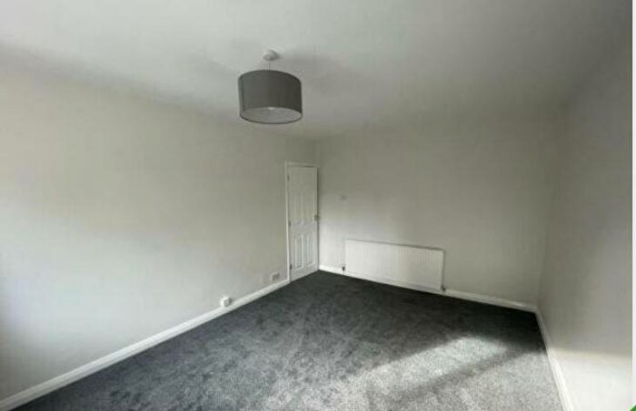 1 Bedroom Flat To Rent In Tinshill Road, Leeds, West Yorkshire, LS16