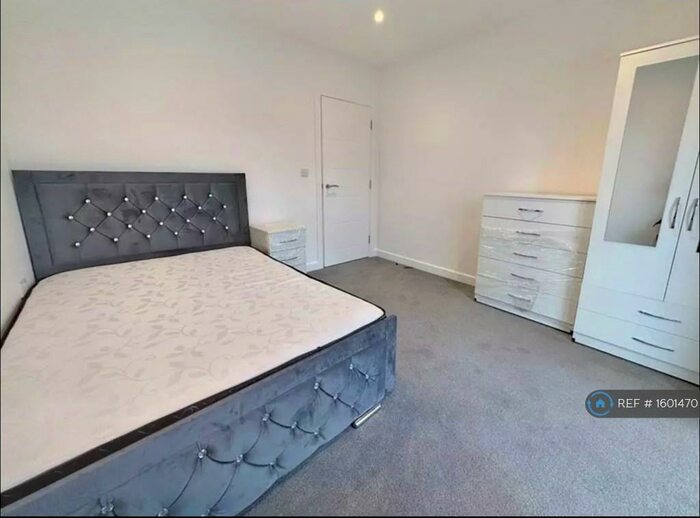 2 Bedroom Flat To Rent In Westside House, High Wycombe, HP12