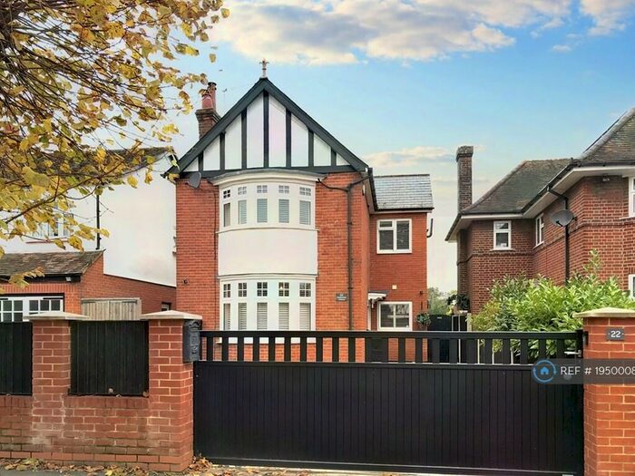 3 Bedroom Detached House To Rent In Chelmerton Avenue, Chelmsford, CM2