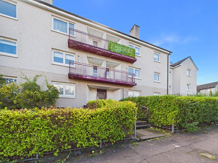 2 Bedroom Flat To Rent In Croftfoot Road, Croftfoot, G45