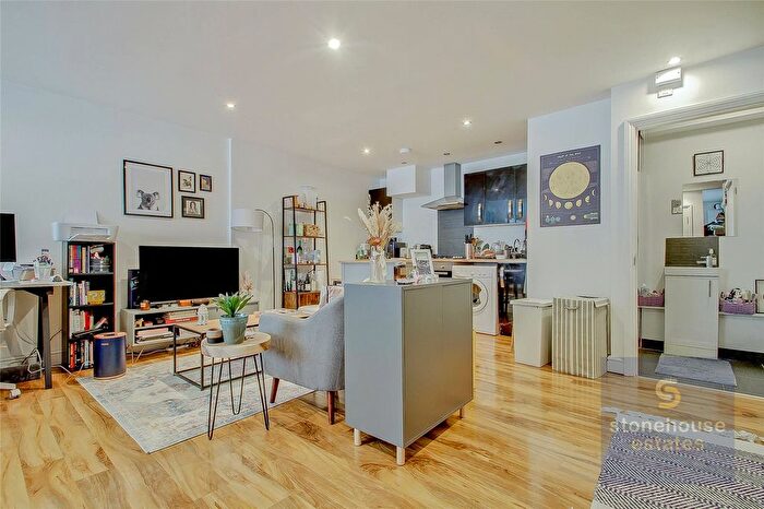 Studio To Rent In Junction Road, London, N19