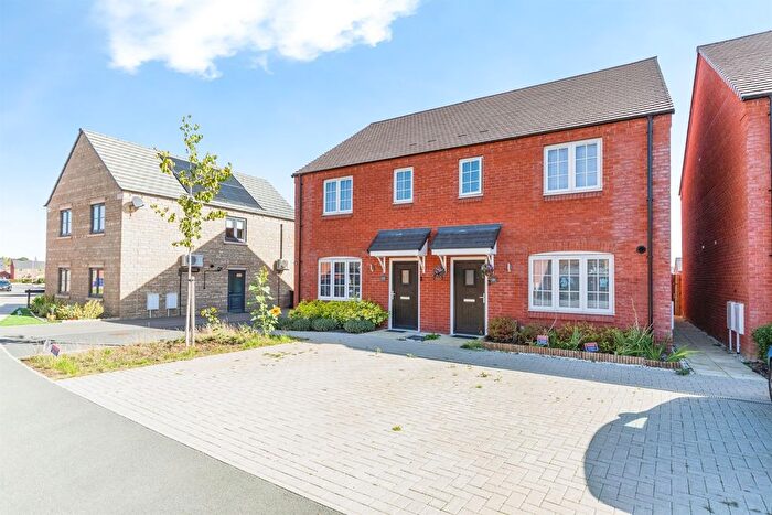 3 Bedroom Semi-Detached House For Sale In Jupiter Road, Barton Seagrave, Kettering, NN15