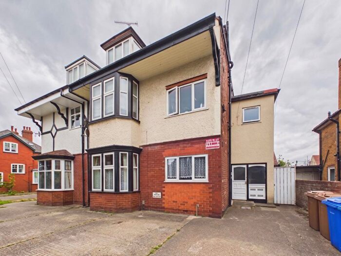 1 Bedroom Flat To Rent In Bed First Floor Flat, Cardigan Road, Bridlington, YO15