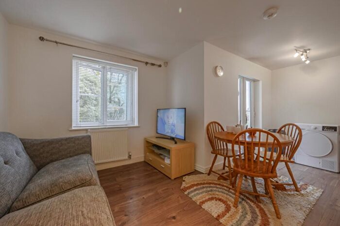 2 Bedroom Flat For Sale In Flat Franklin House, Twickenham Close, SN3