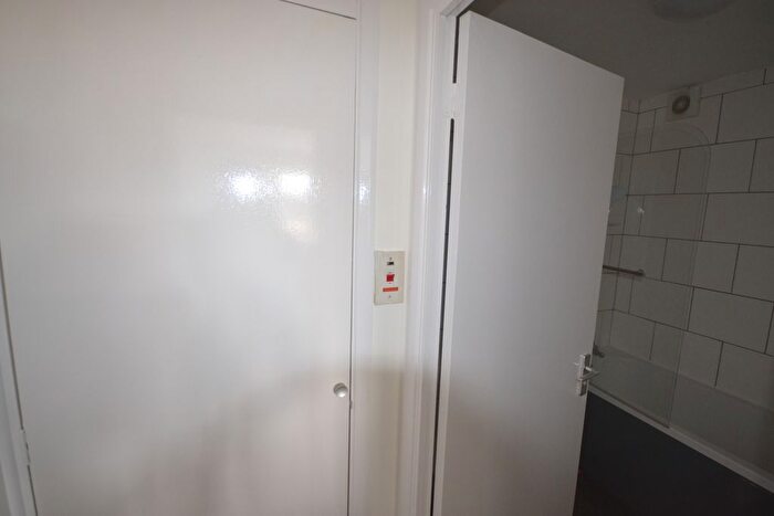 Studio To Rent In Express Drive, Ilford, IG3