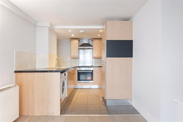 2 Bedroom Apartment To Rent In Artichoke Hill, Wapping, E1W