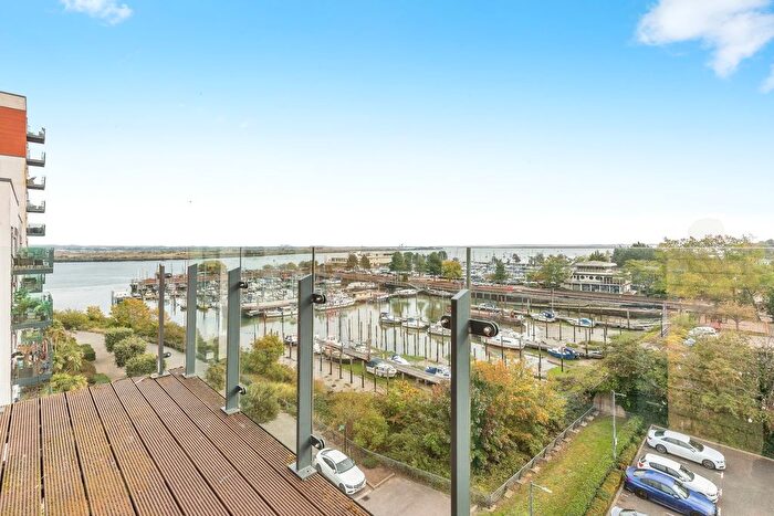 3 Bedroom Flat For Sale In Pearl Lane, Gillingham, Kent, ME7