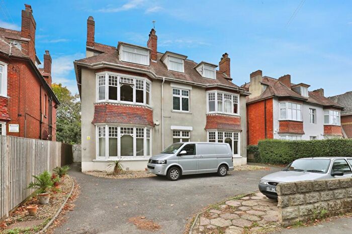 4 Bedroom Apartment For Sale In Crabton Close Road, Bournemouth, BH5